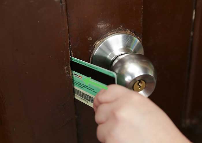 باز كردن قفل در بدون كليد با کارت